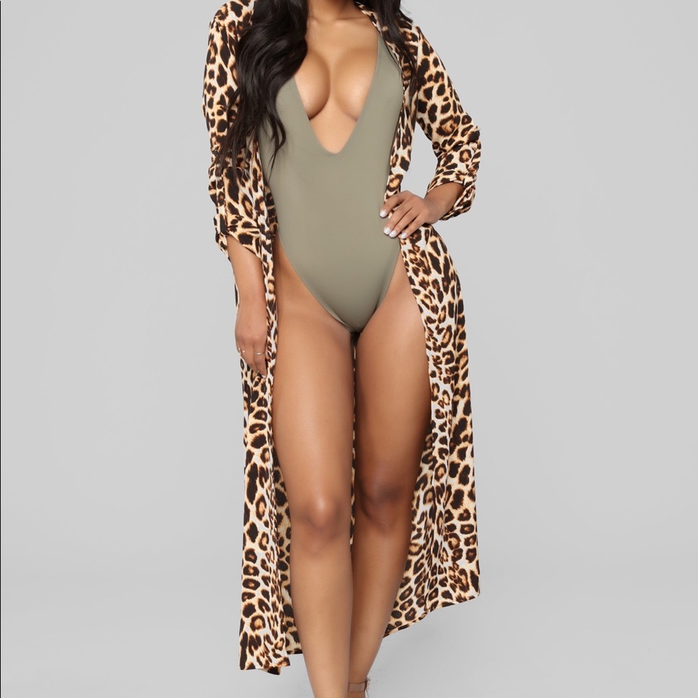 Plus sized leopard kimono